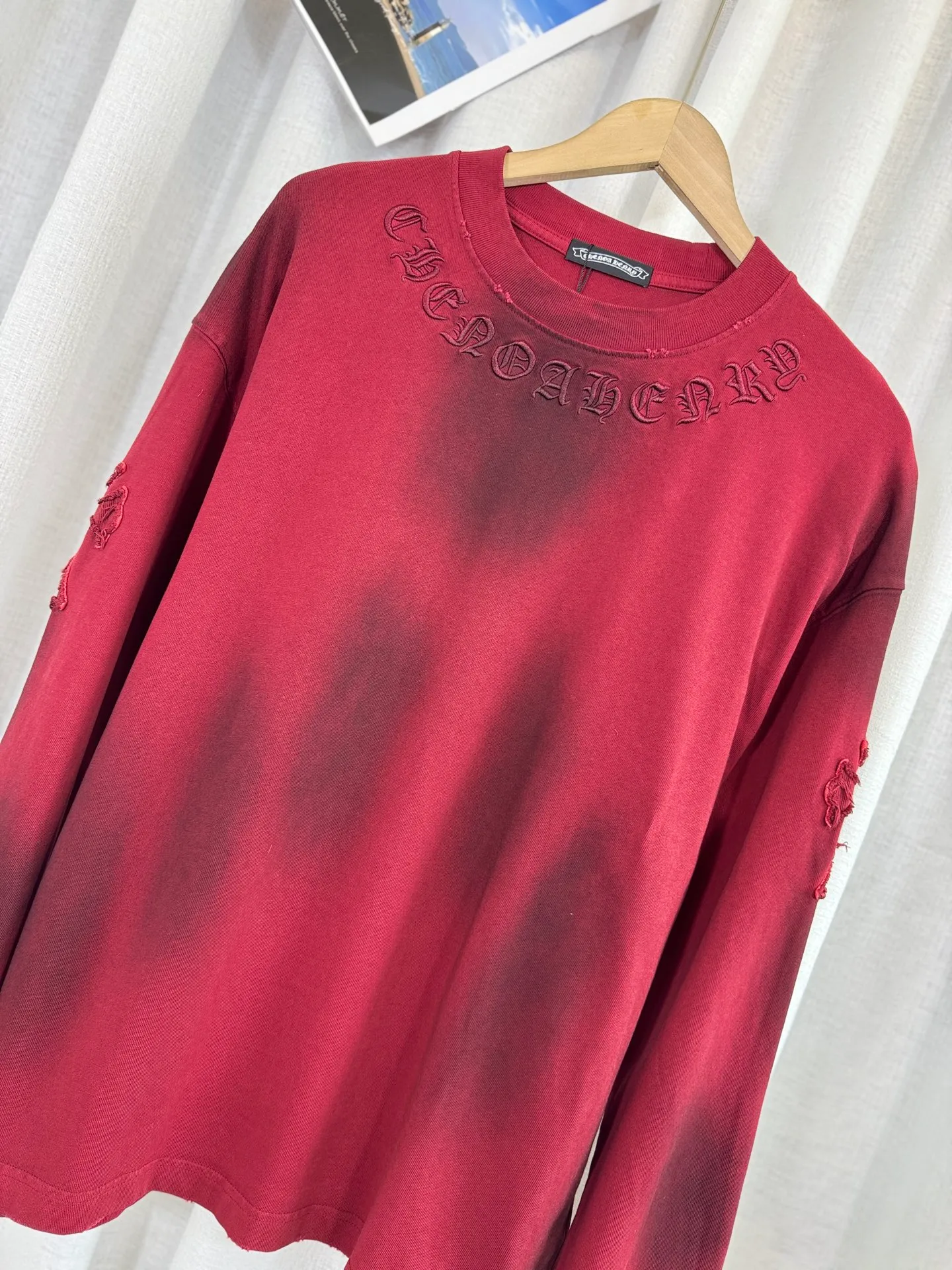 P260 ch high version Chrome Hearts 2025 new autumn and winter cross patch washed spray horse slip long-sleeved T-shirt, fabric: 26 double yarns, 320 grams weight, Angora red thread weaving, heavy wash water ➕ fried color + spray horse slip Printing process: patch embroidery, secondary color spray horse slip process Color: gray, red Size: S M L XL Style number: 5159
